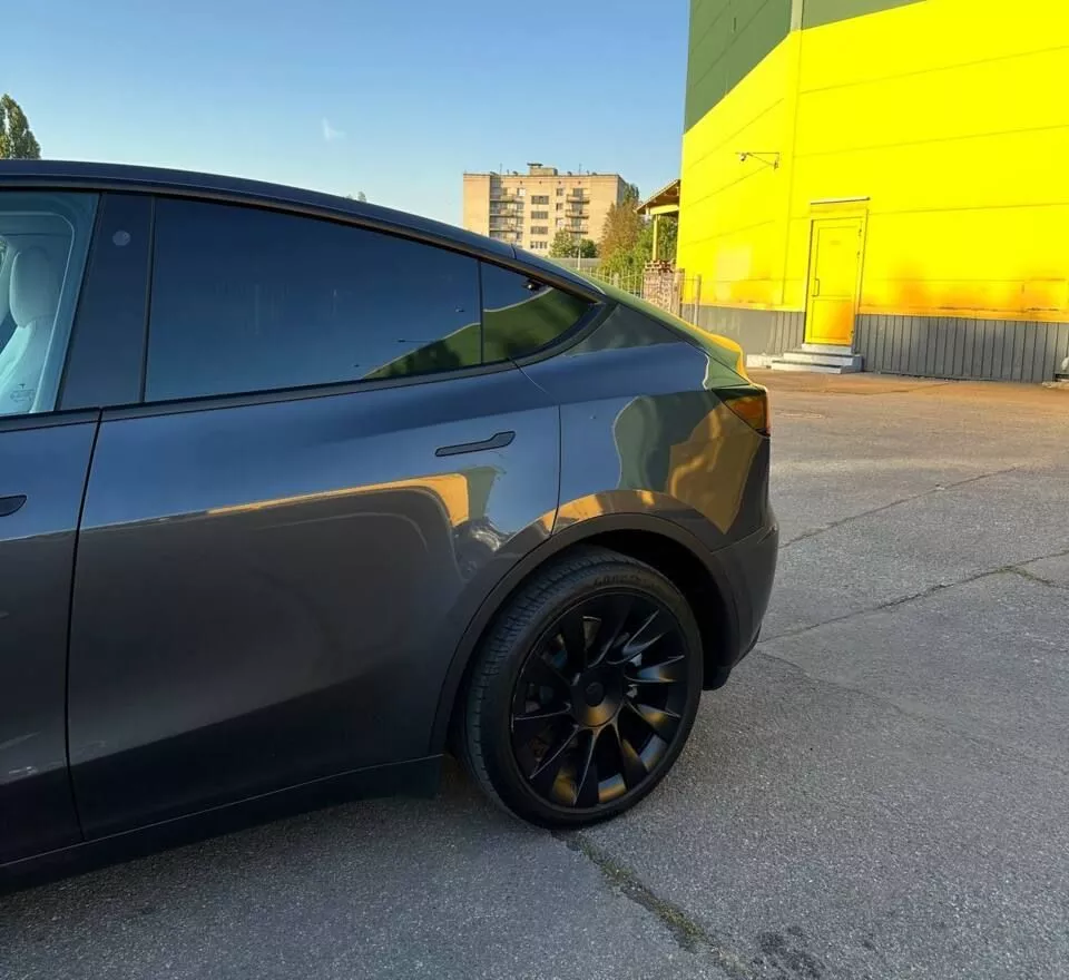 Tesla Model Y  82 kWh 2022211