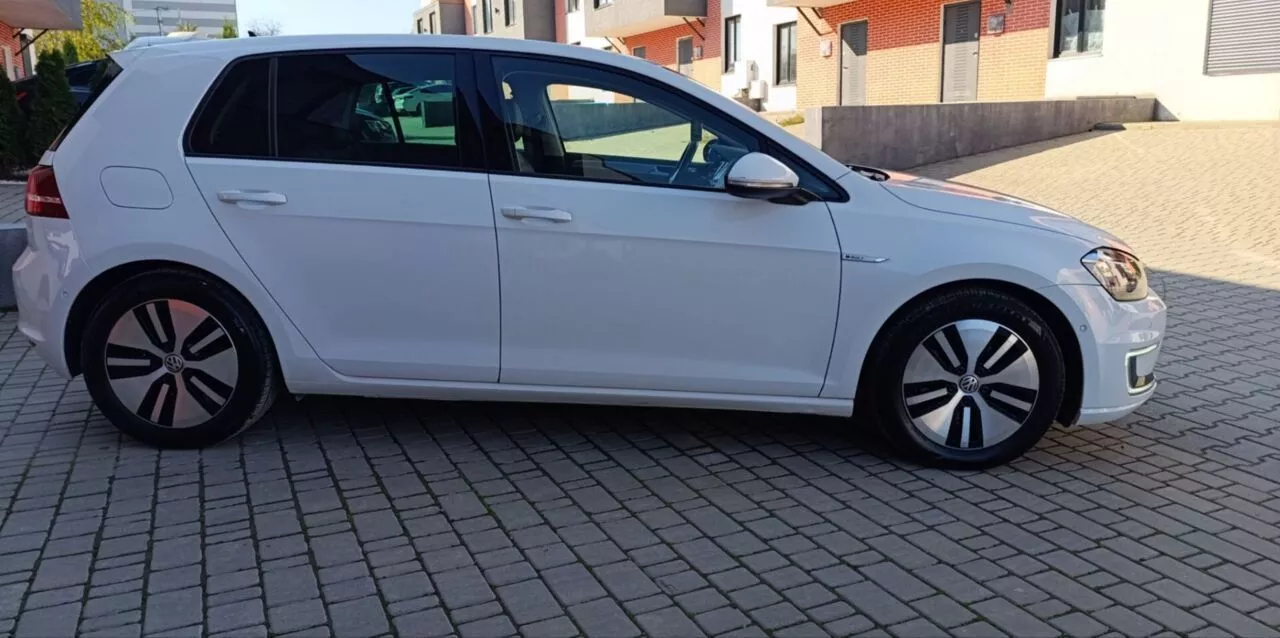 Volkswagen e-Golf  24 kWh 201441