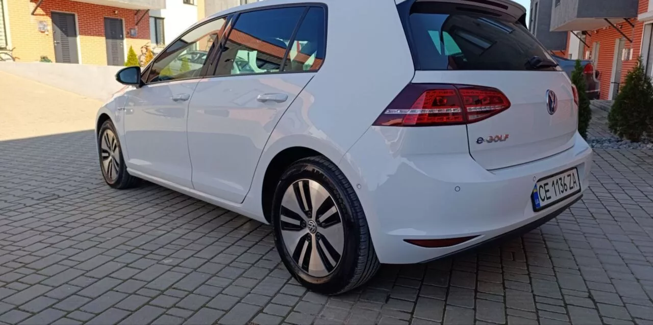 Volkswagen e-Golf  24 kWh 2014101