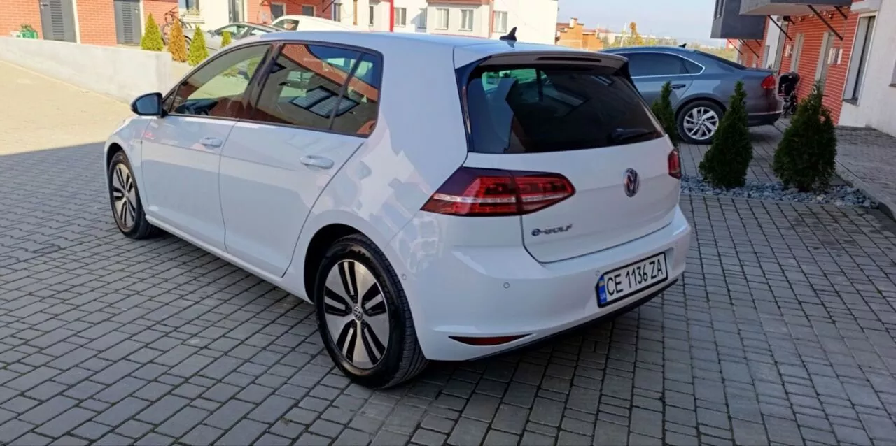 Volkswagen e-Golf  24 kWh 2014111