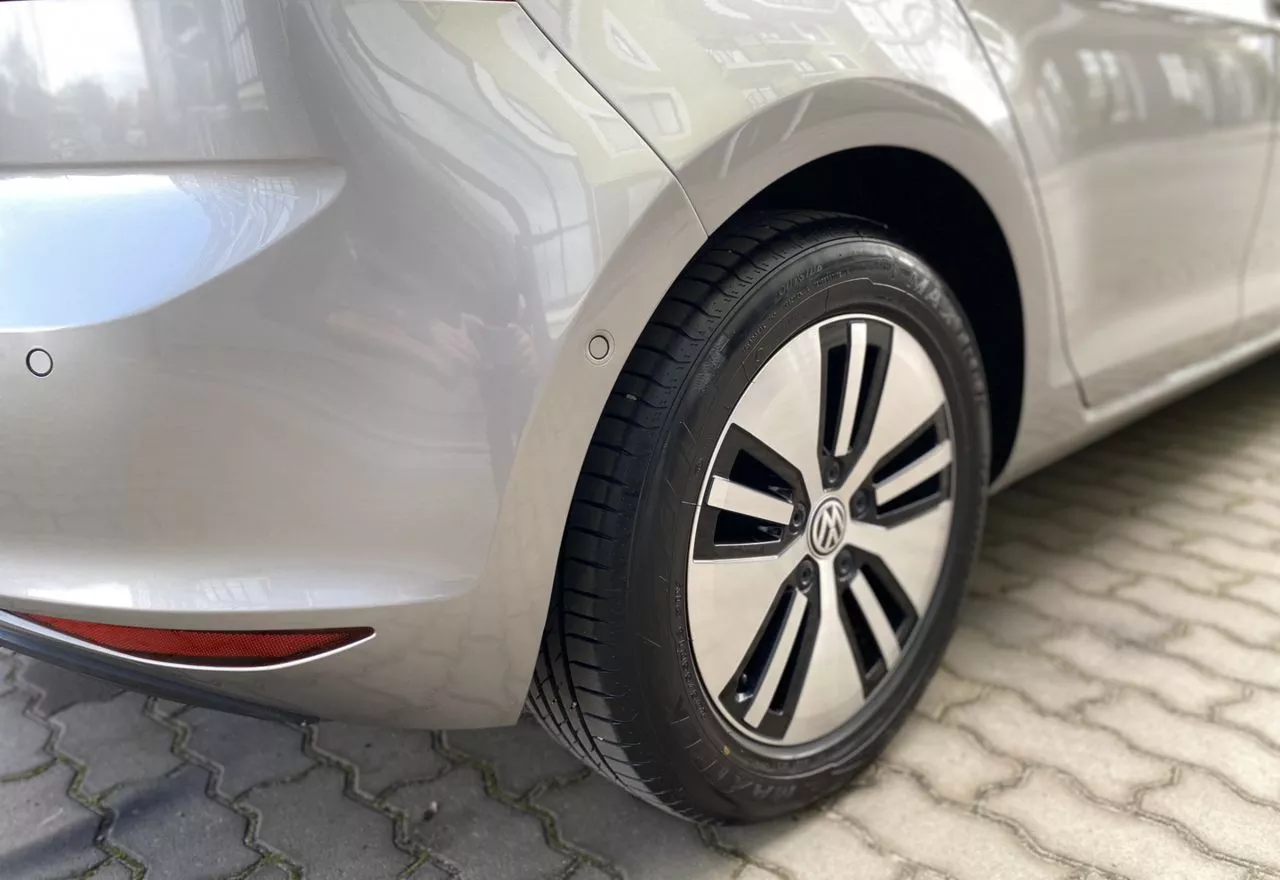 Volkswagen e-Golf  24 kWh 2015201