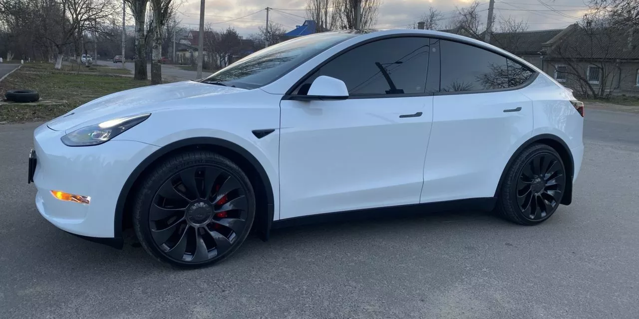 Tesla Model Y  2022471