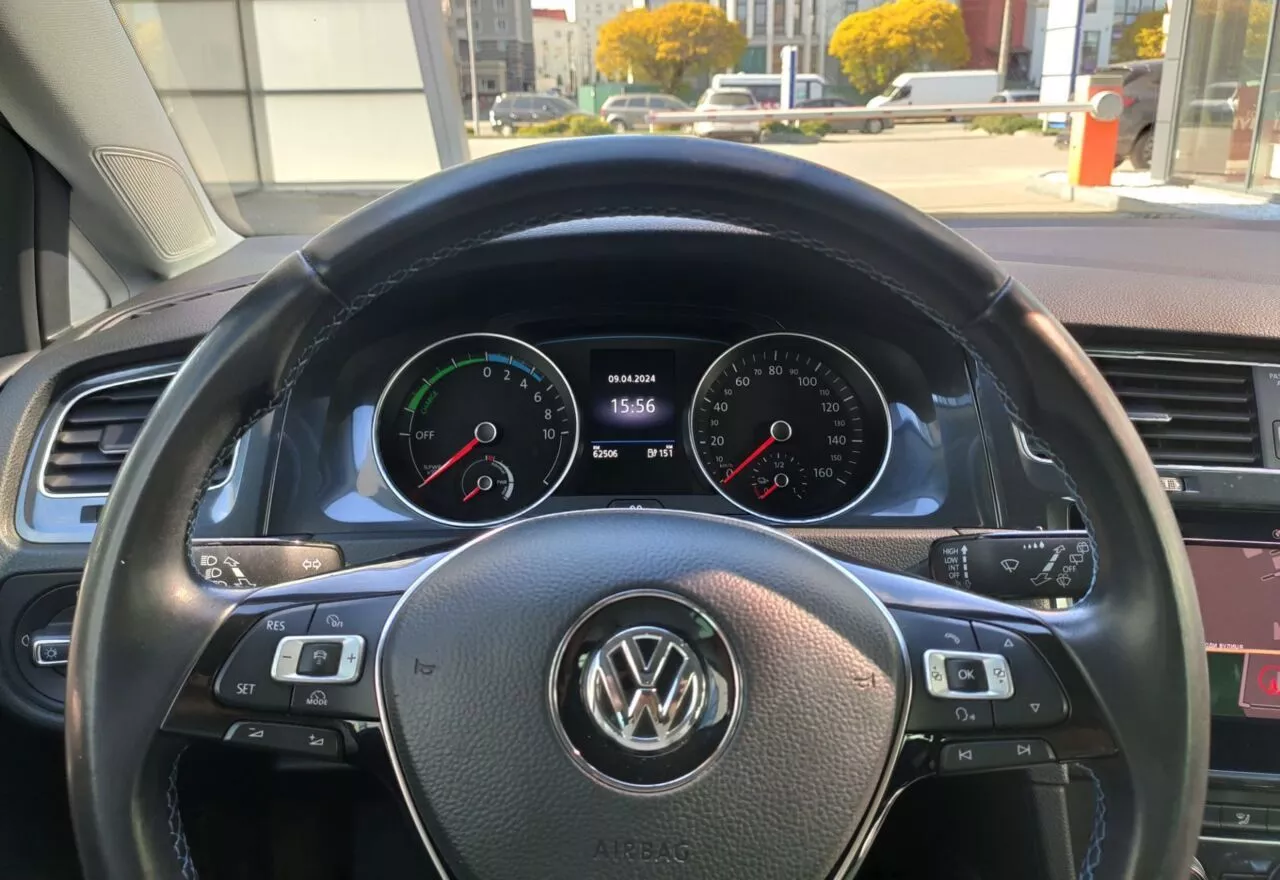 Volkswagen e-Golf  358 kWh 2018121