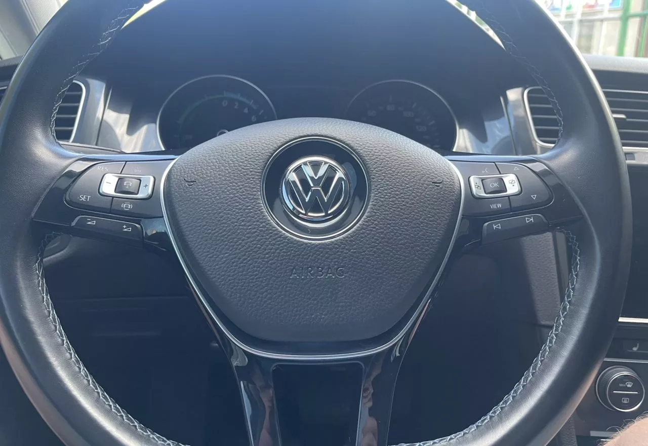 Volkswagen e-Golf  35.8 kWh 2018181