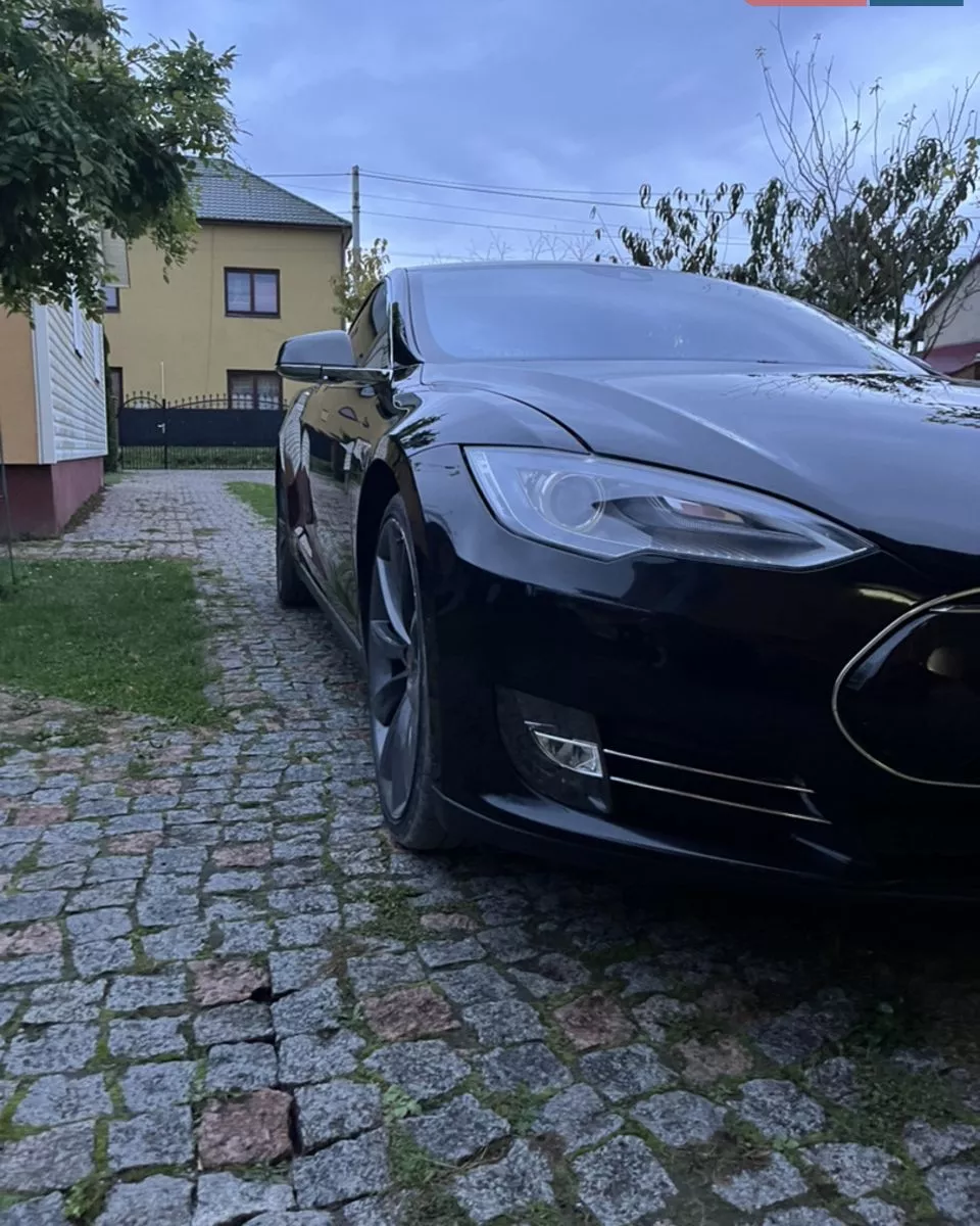 Tesla Model S  85 kWh 201621