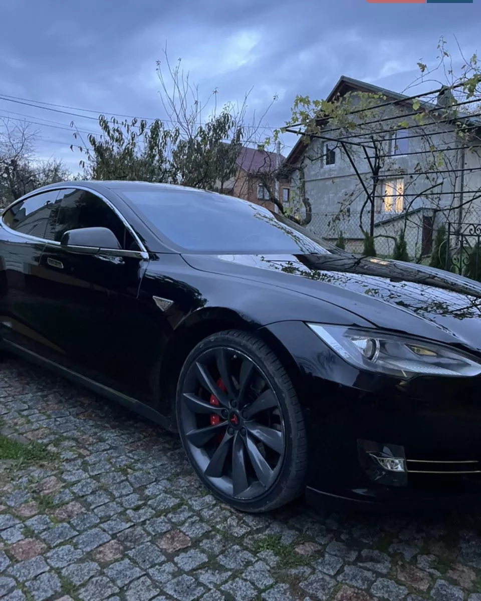 Tesla Model S  85 kWh 201631