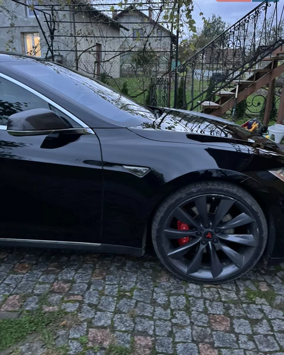 Tesla Model S  85 kWh 201641