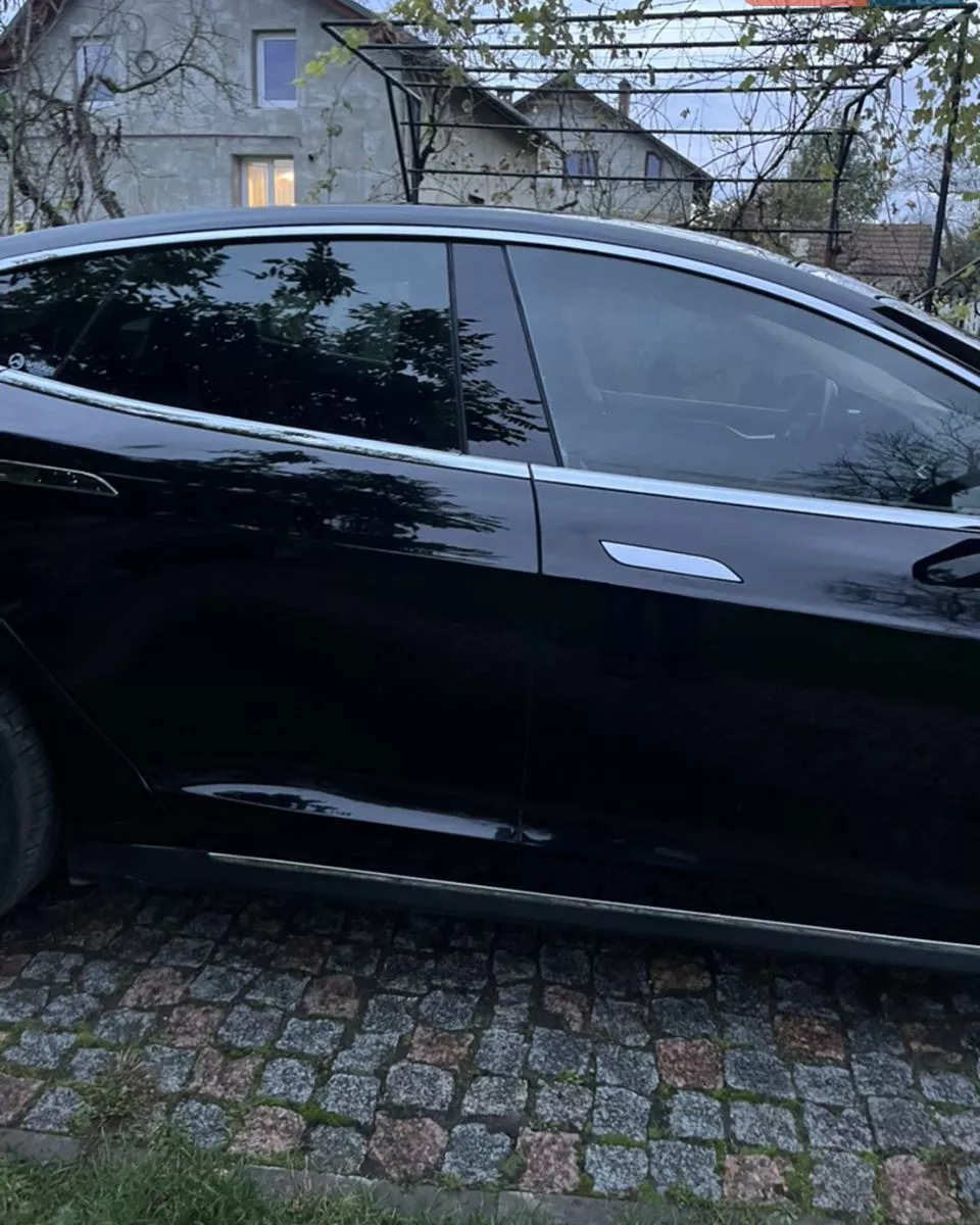 Tesla Model S  85 kWh 201651