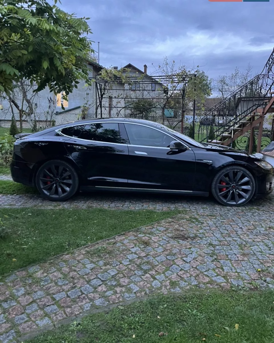 Tesla Model S  85 kWh 201671