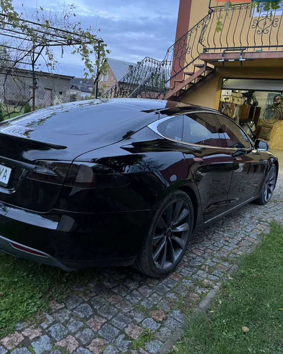 Tesla Model S  85 kWh 201681