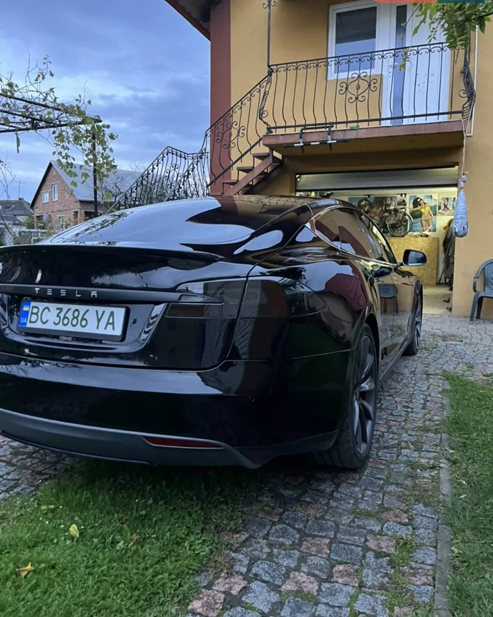 Tesla Model S  85 kWh 201691