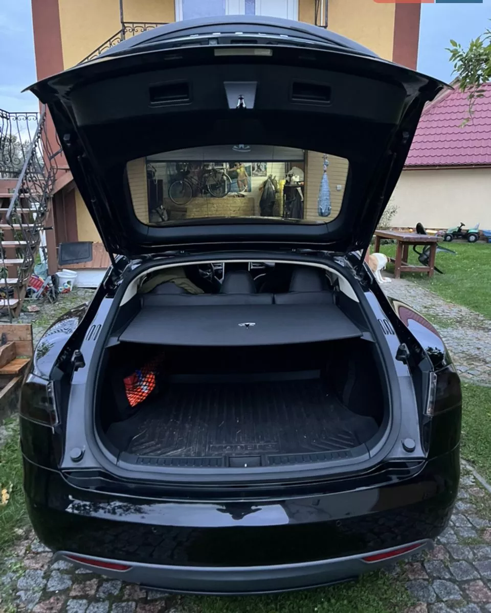 Tesla Model S  85 kWh 2016111