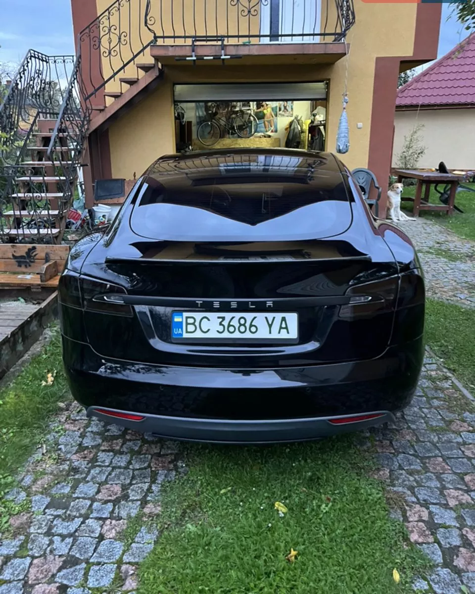 Tesla Model S  85 kWh 2016121