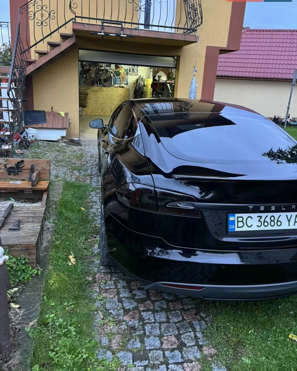 Tesla Model S  85 kWh 2016131