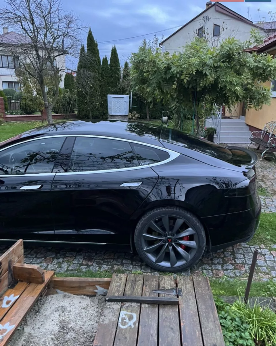 Tesla Model S  85 kWh 2016141