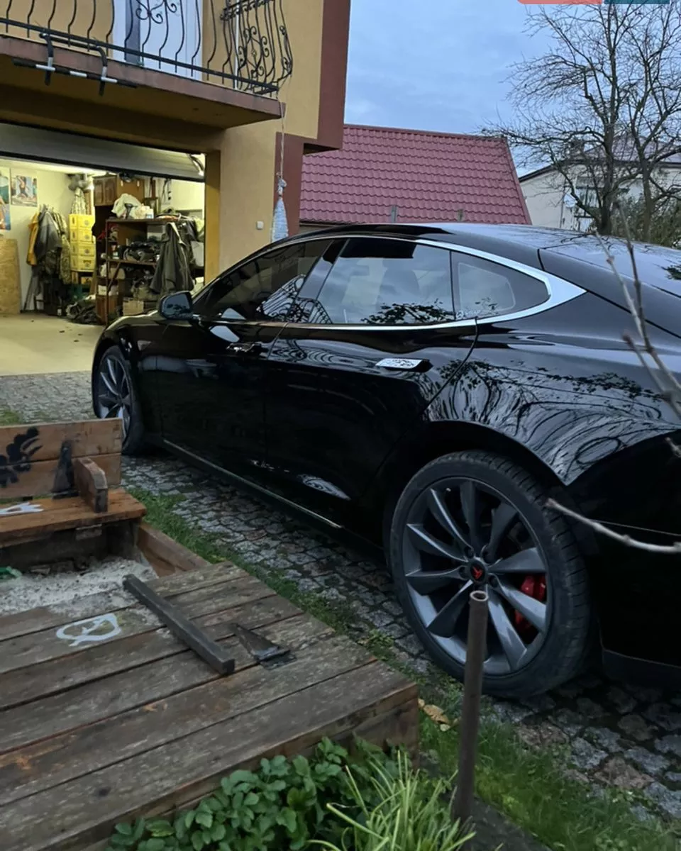 Tesla Model S  85 kWh 2016171