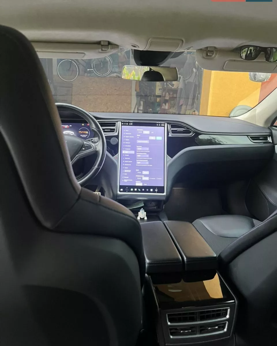 Tesla Model S  85 kWh 2016221