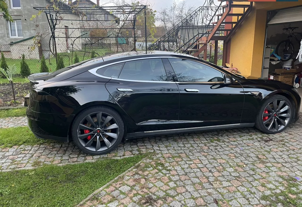 Tesla Model S  85 kWh 2016331