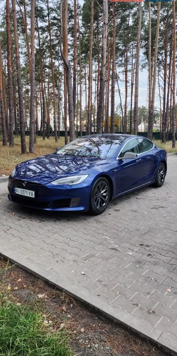 Tesla Model S 