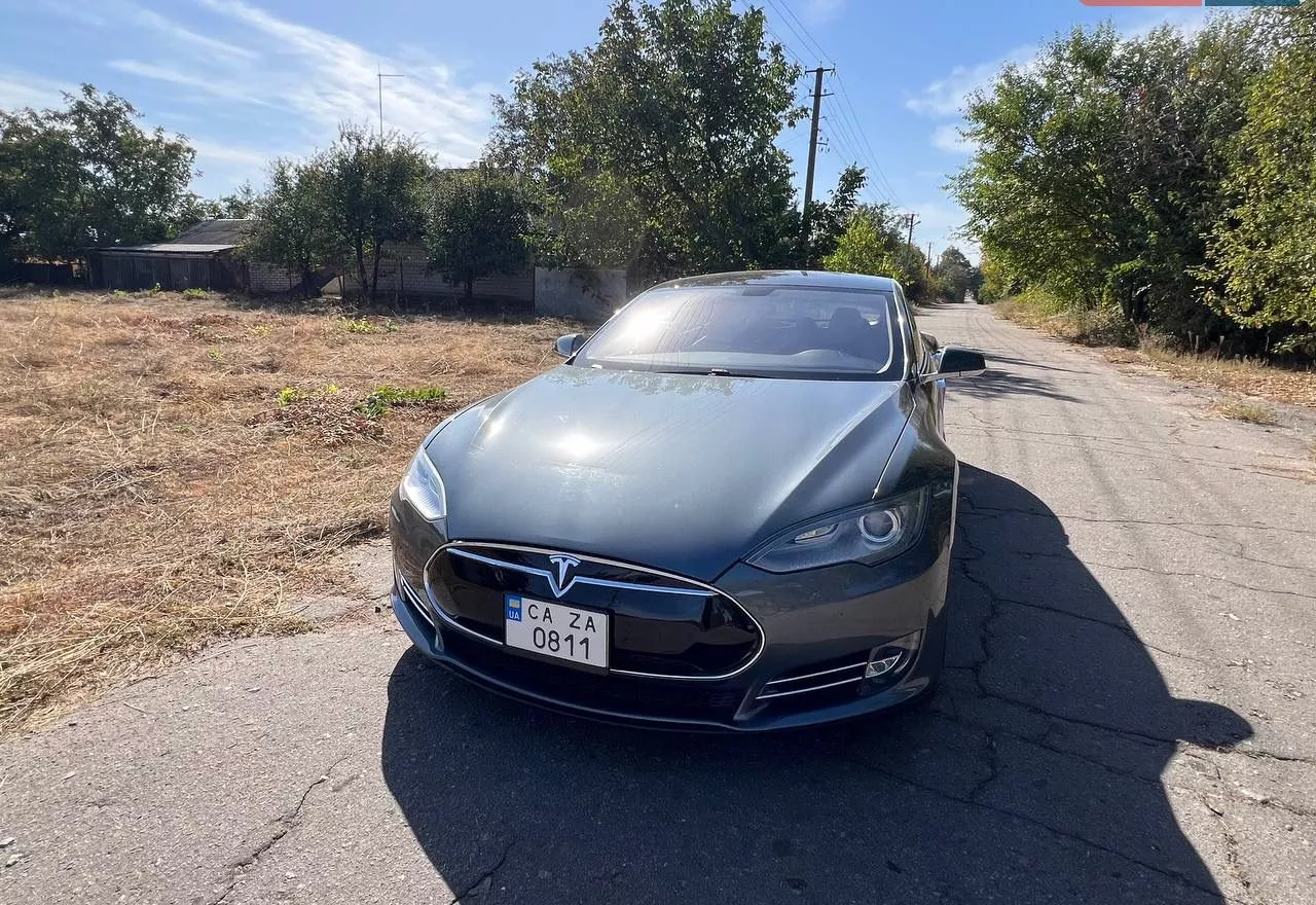 Tesla Model S 