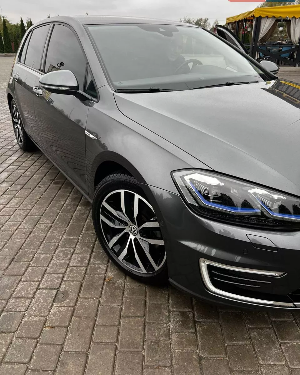 Volkswagen e-Golf  35.8 kWh 2019221