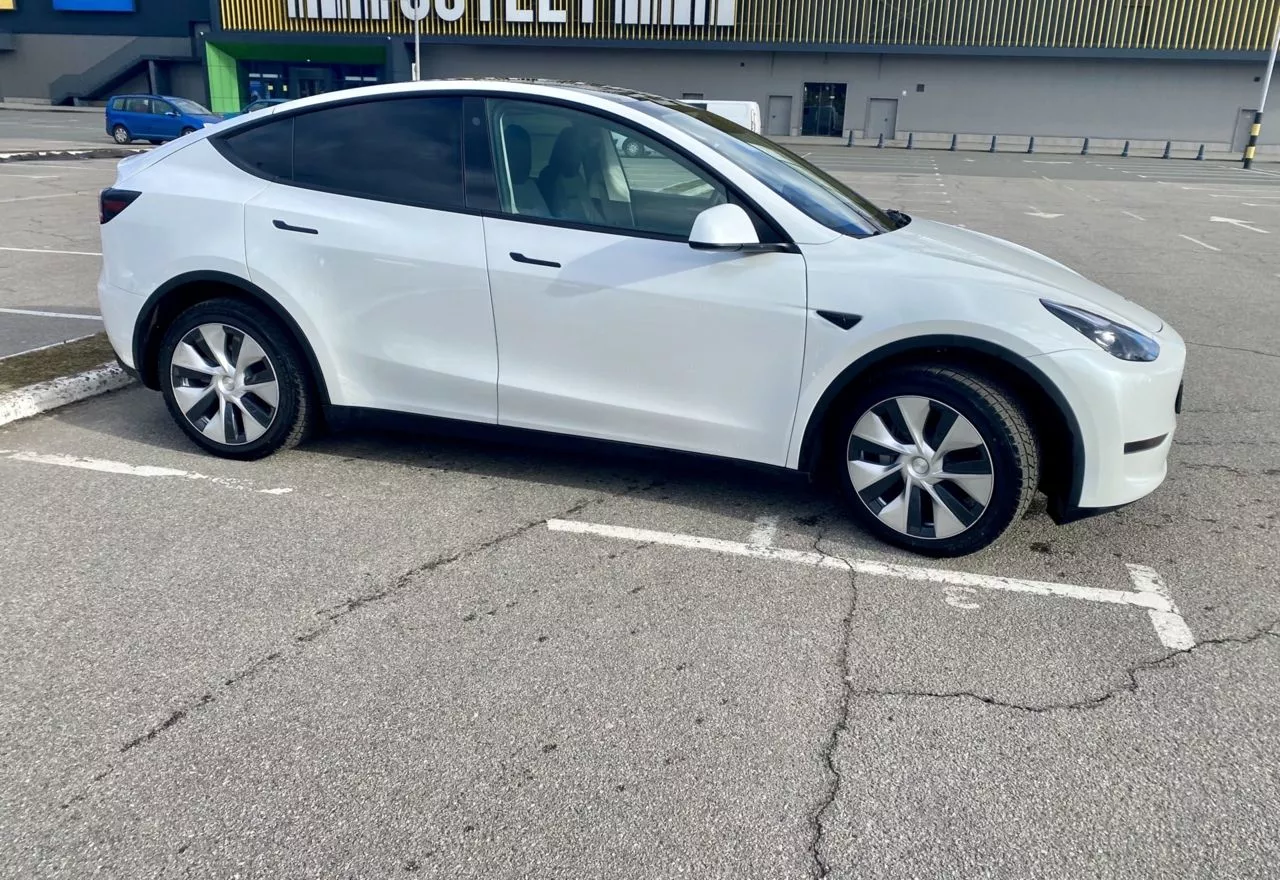 Tesla Model Y  80.5 kWh 202341