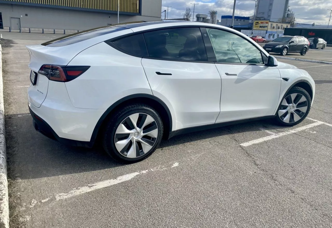 Tesla Model Y  80.5 kWh 202351