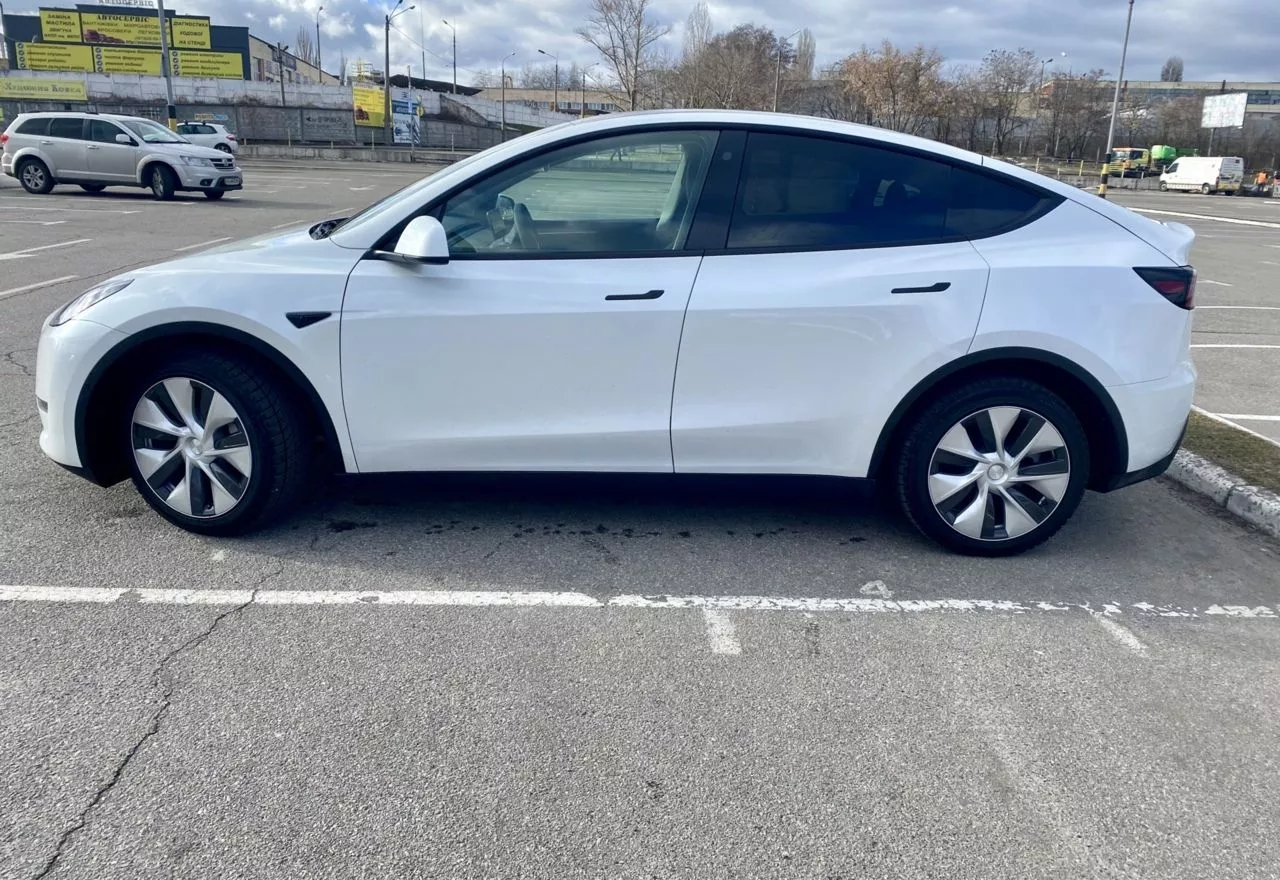 Tesla Model Y  80.5 kWh 202381