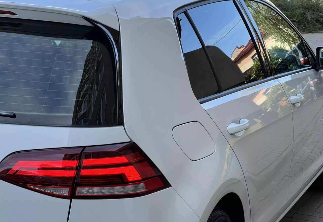 Volkswagen e-Golf  35.8 kWh 2019111