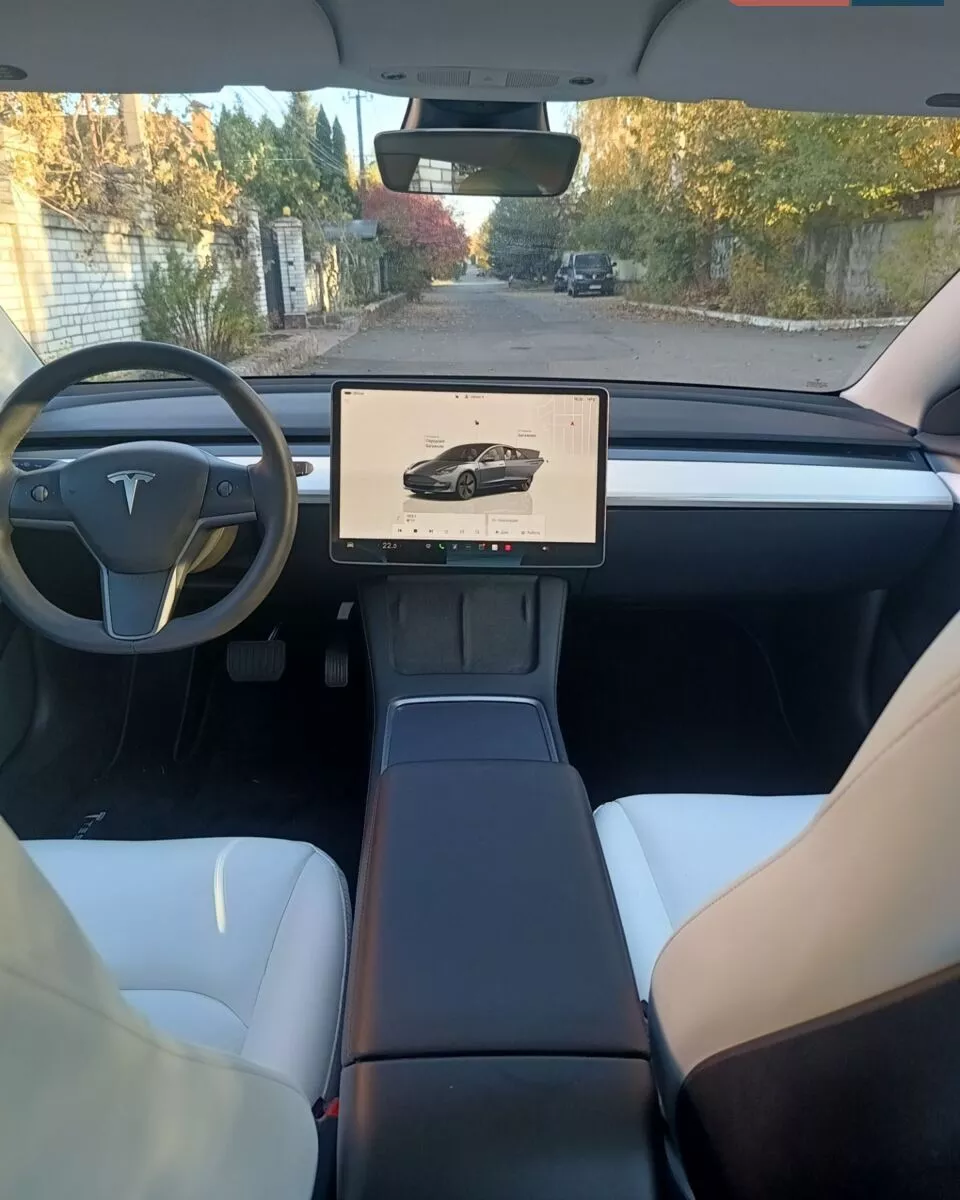 Tesla Model 3  62 kWh 2022111