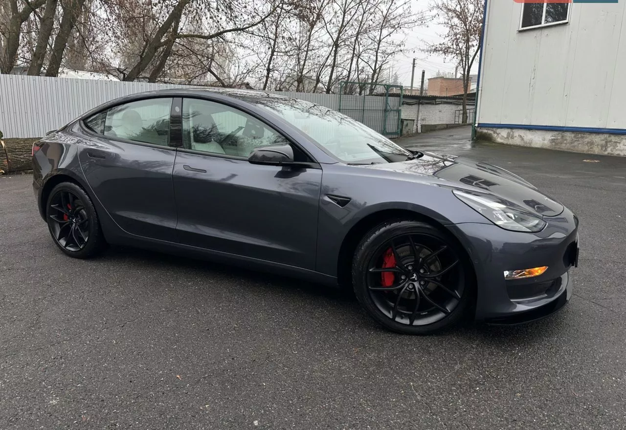 Tesla Model 3  82.5 kWh 202021