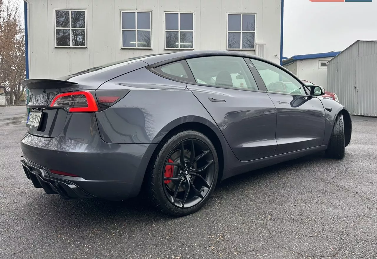 Tesla Model 3  82.5 kWh 2020201