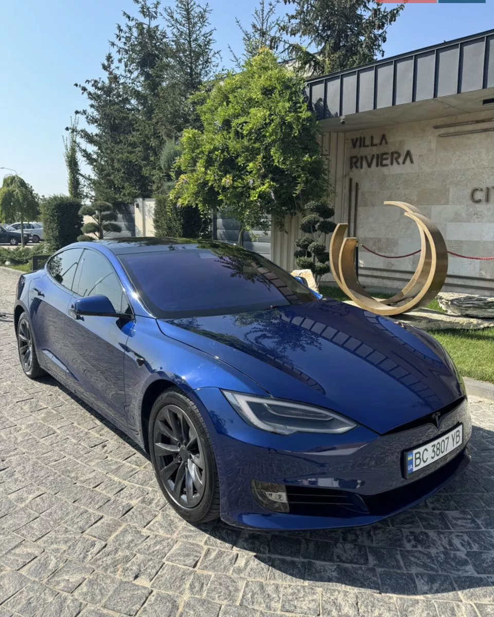 Tesla Model S 