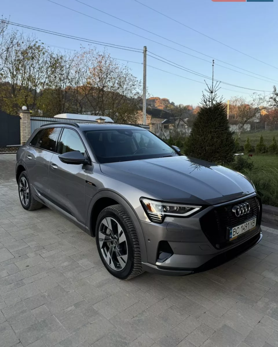 Audi E-tron 