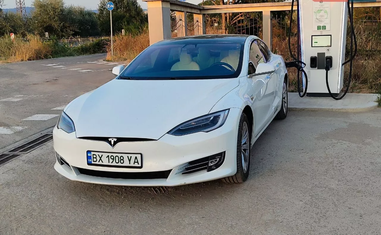 Tesla Model S 