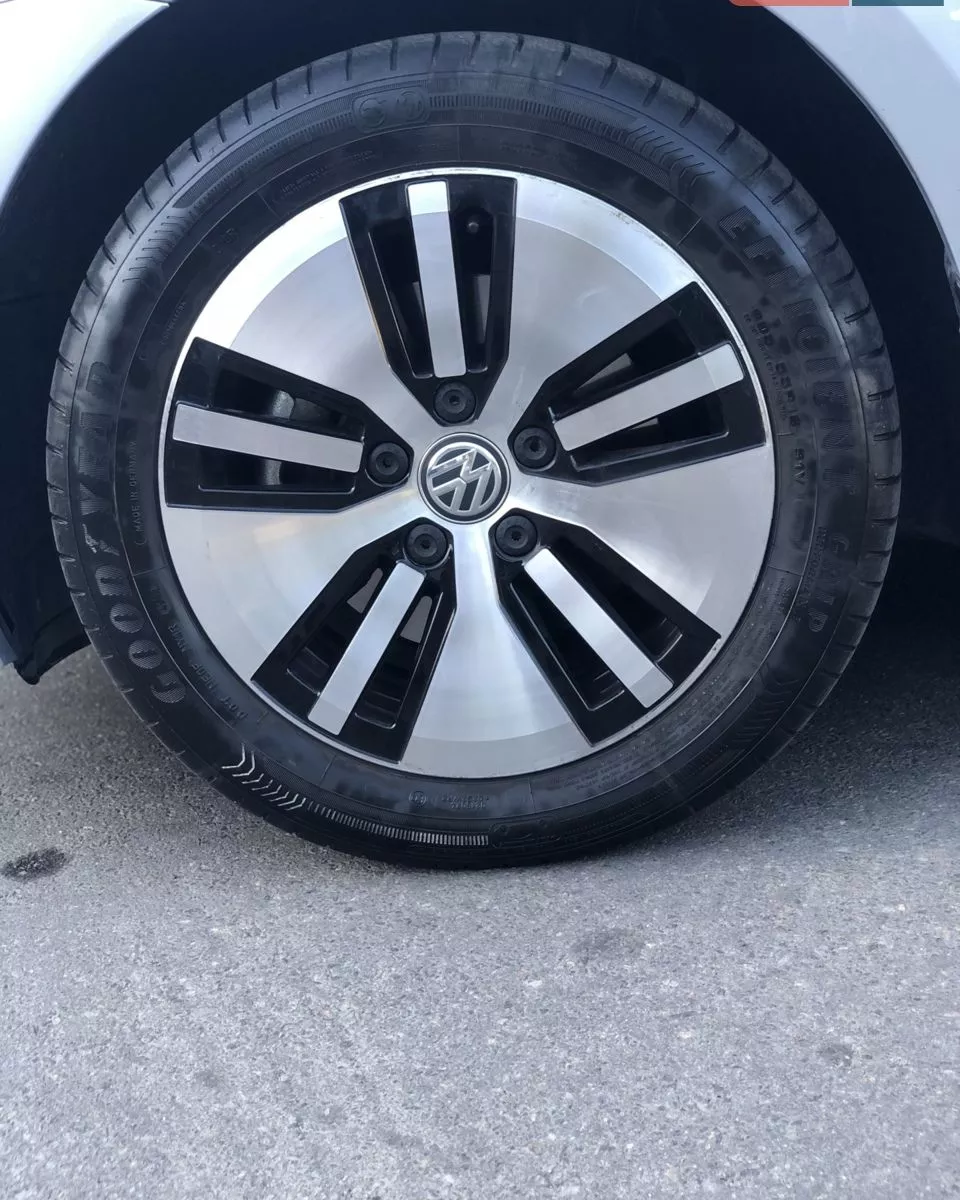 Volkswagen e-Golf  35.8 kWh 2019261