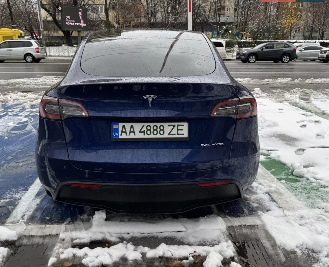 Tesla Model Y  82 kWh 2023101