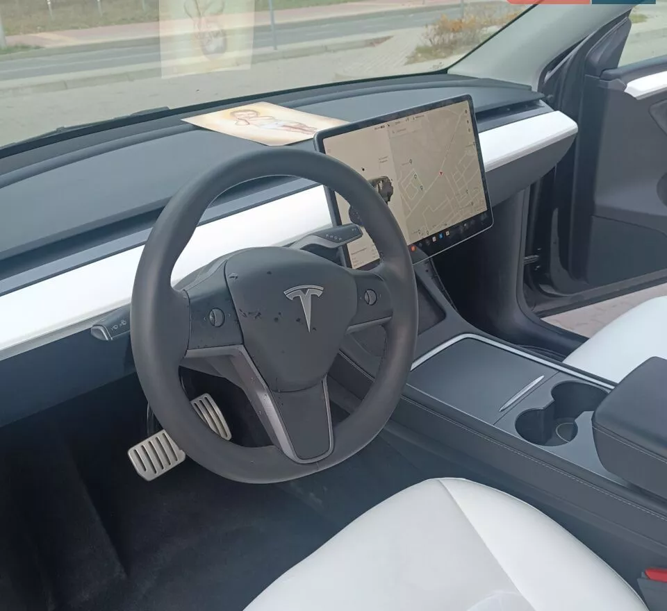 Tesla Model Y  82 kWh 202331