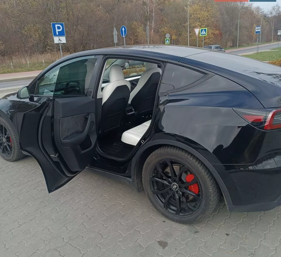 Tesla Model Y  82 kWh 202371