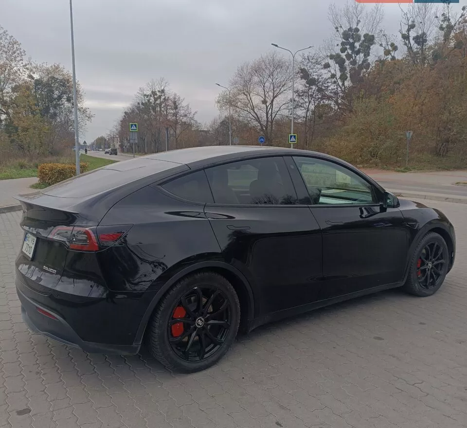 Tesla Model Y  82 kWh 2023251