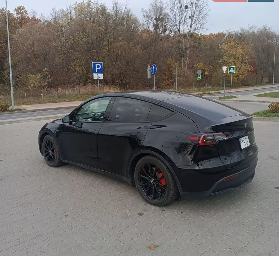 Tesla Model Y  82 kWh 2023281