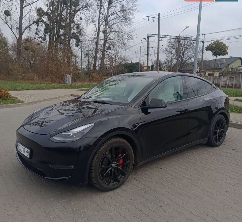 Tesla Model Y  82 kWh 2023311