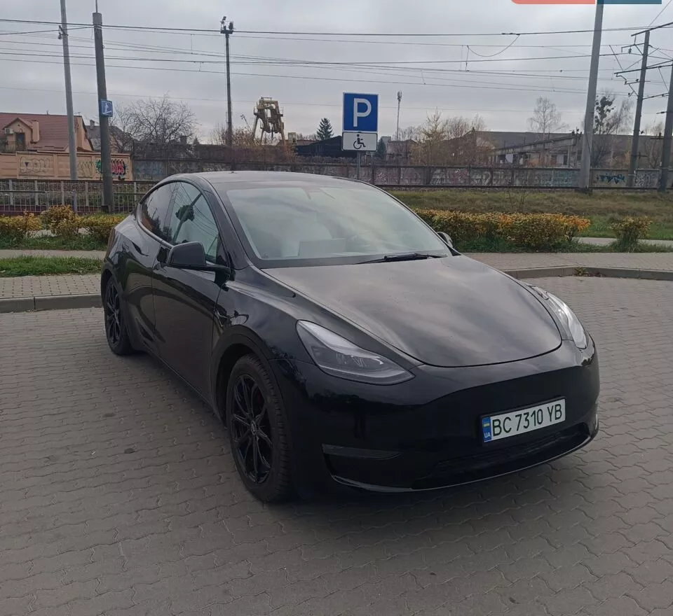 Tesla Model Y  82 kWh 2023321