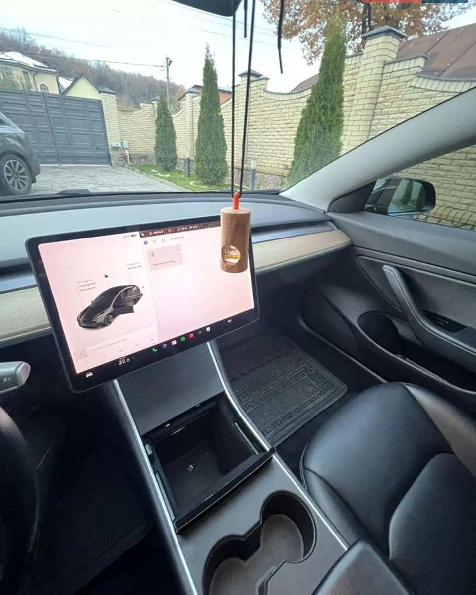 Tesla Model 3  80.5 kWh 2019131