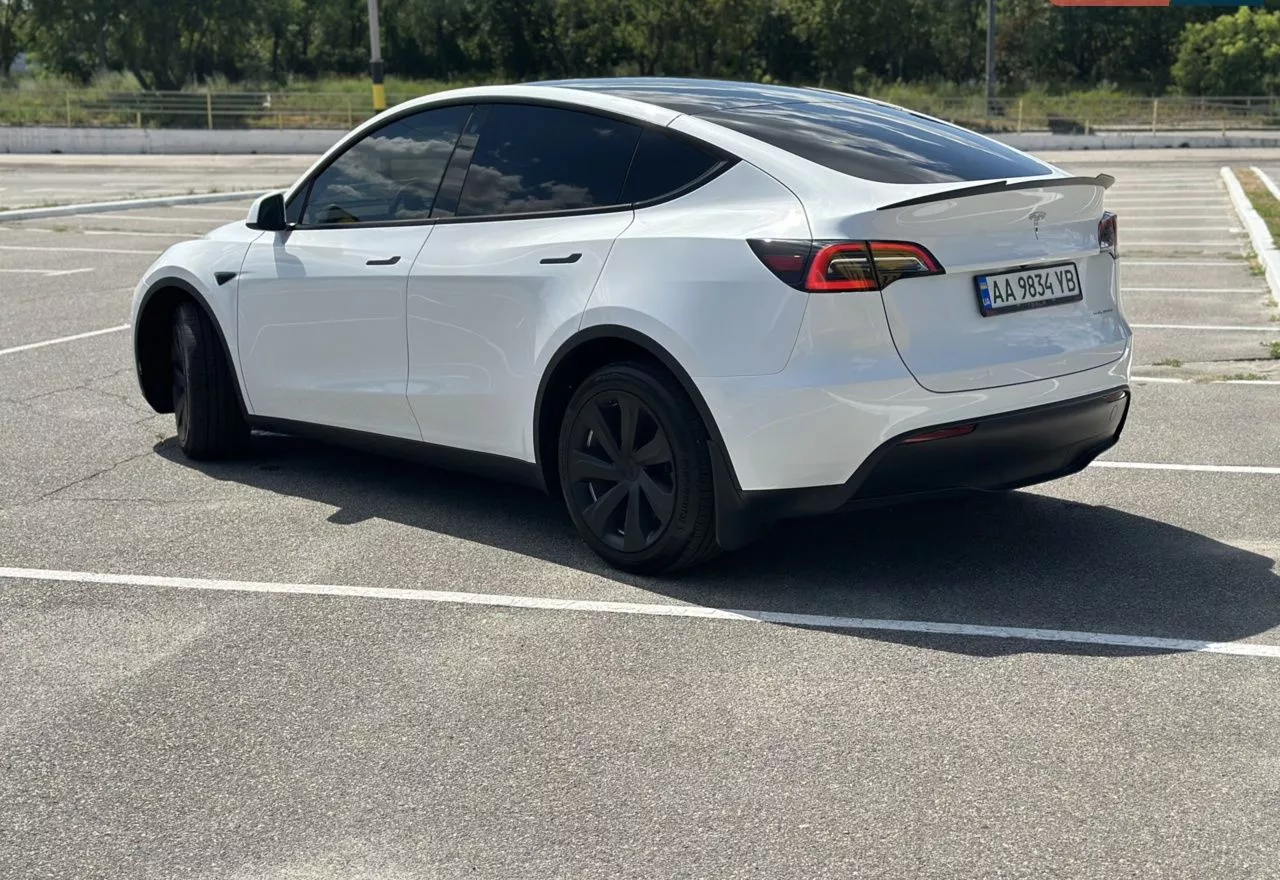 Tesla Model Y  82 kWh 202321