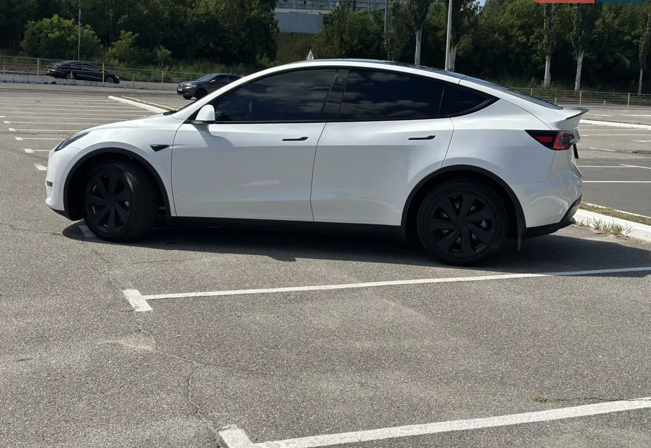 Tesla Model Y  82 kWh 202331