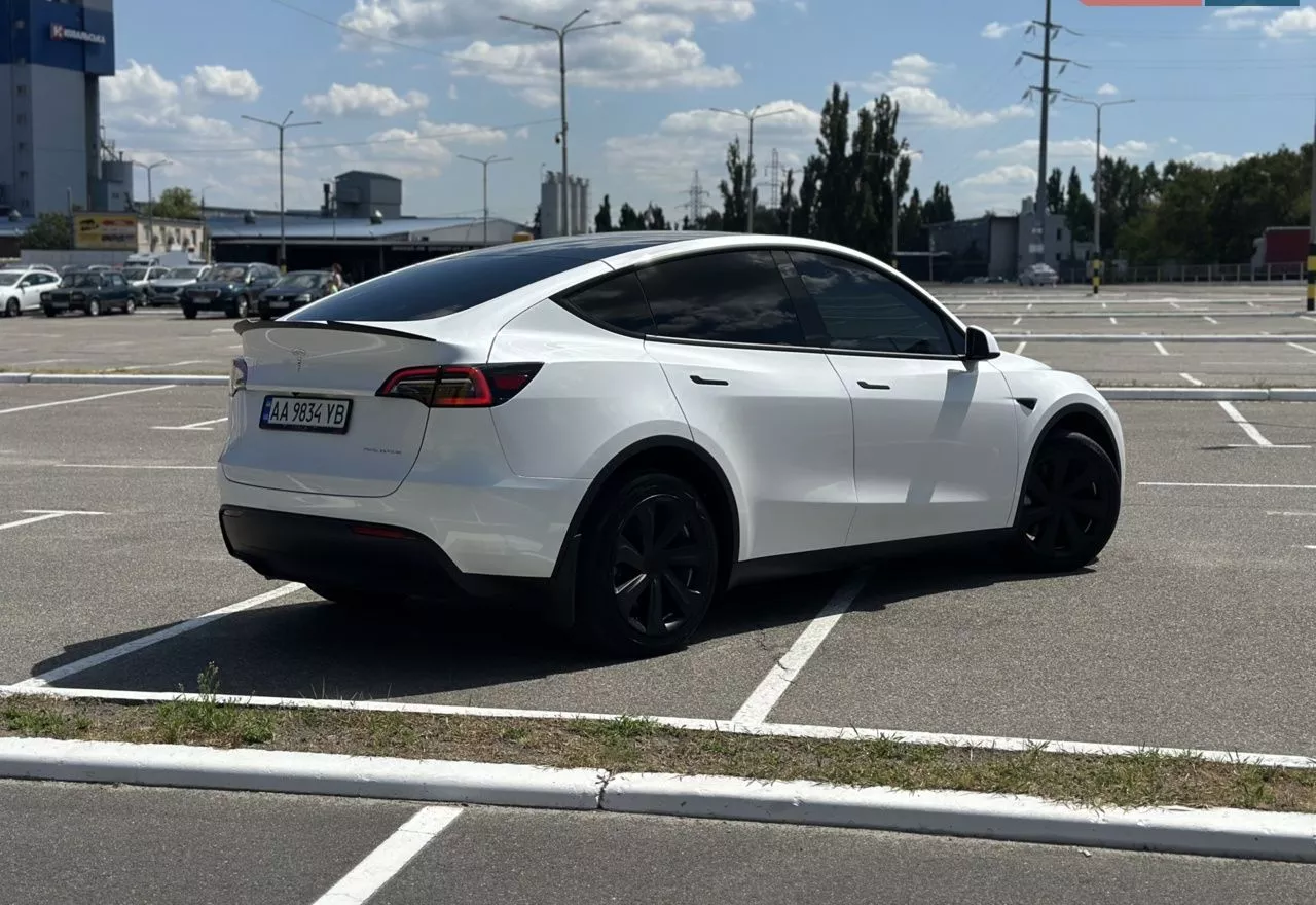 Tesla Model Y  82 kWh 202341