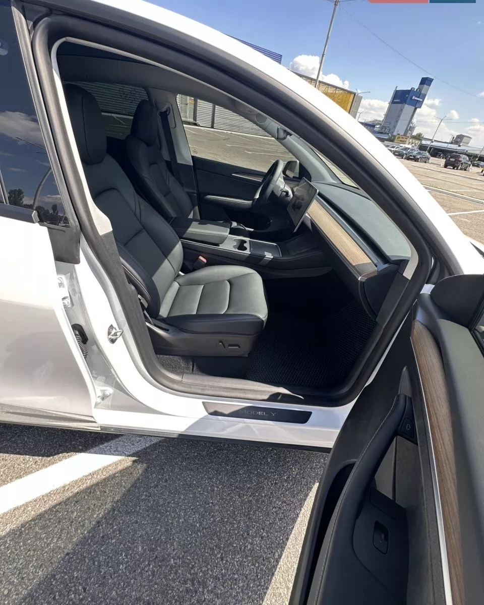 Tesla Model Y  82 kWh 2023151