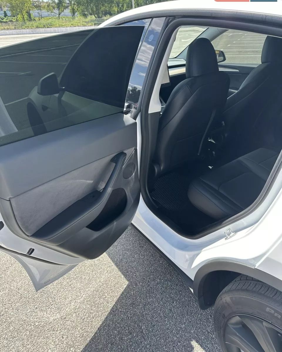 Tesla Model Y  82 kWh 2023241