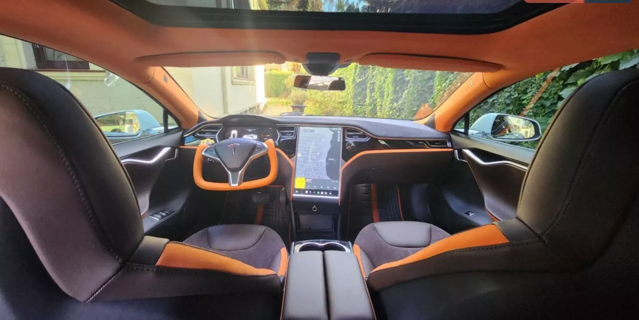 Tesla Model S 